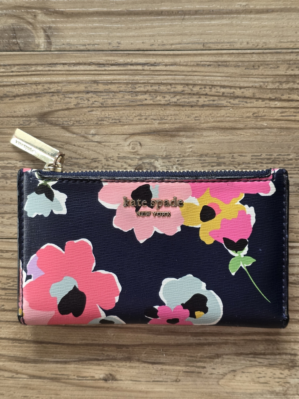 kate spade New York Floral Navy Zip Card Case